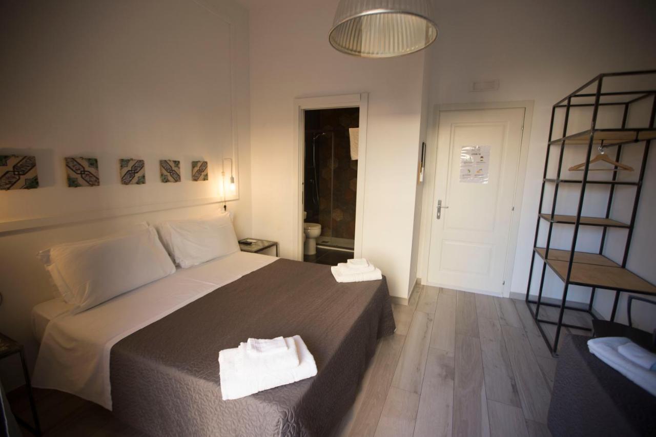 Borgo Vergini Garden B&B Napoli Bagian luar foto