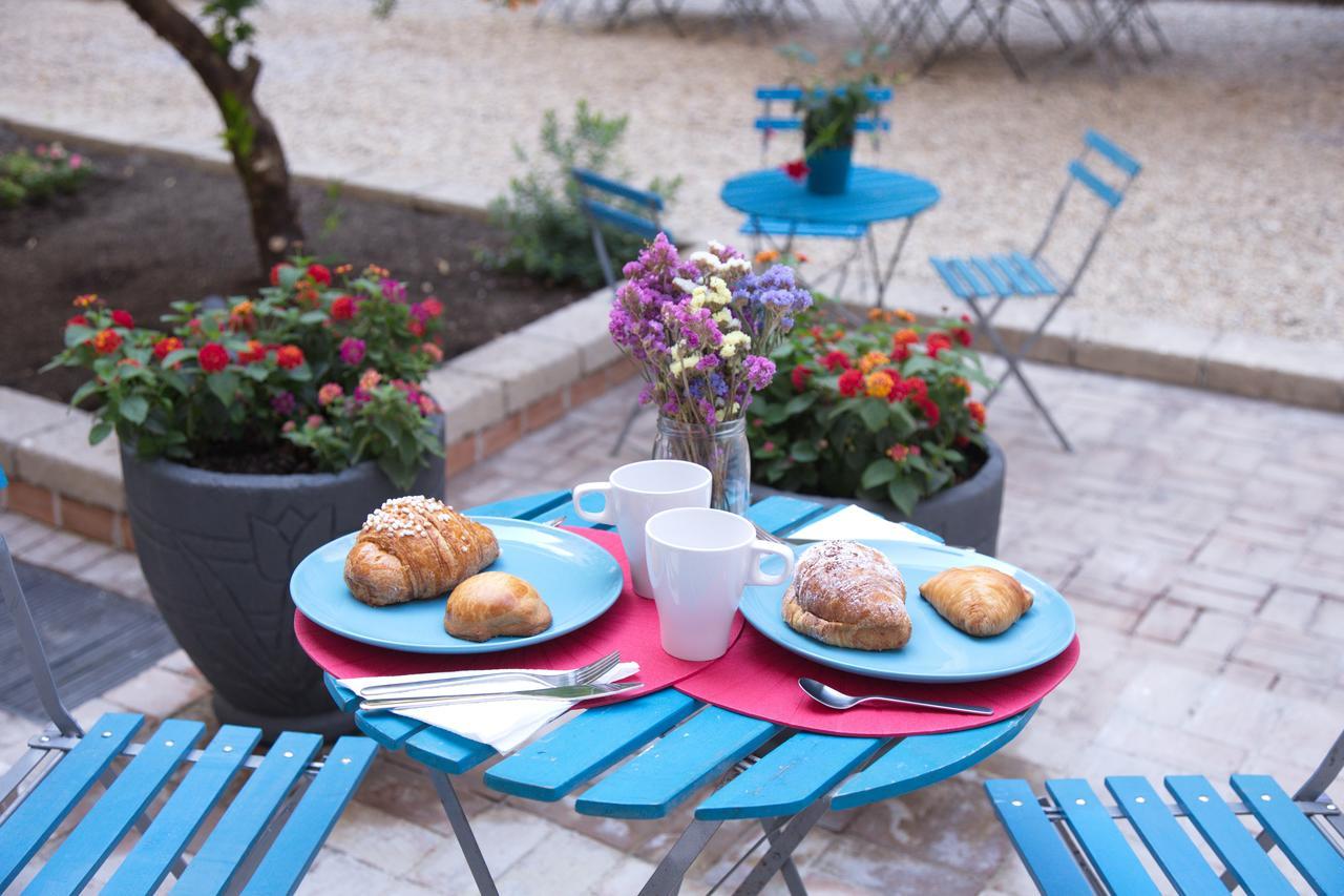 Borgo Vergini Garden B&B Napoli Bagian luar foto