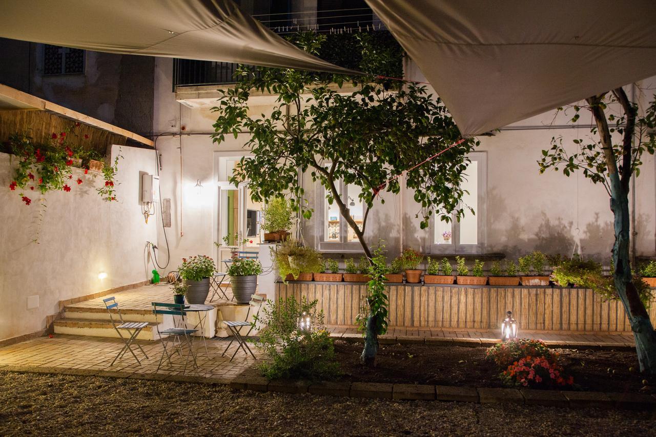 Borgo Vergini Garden B&B Napoli Bagian luar foto