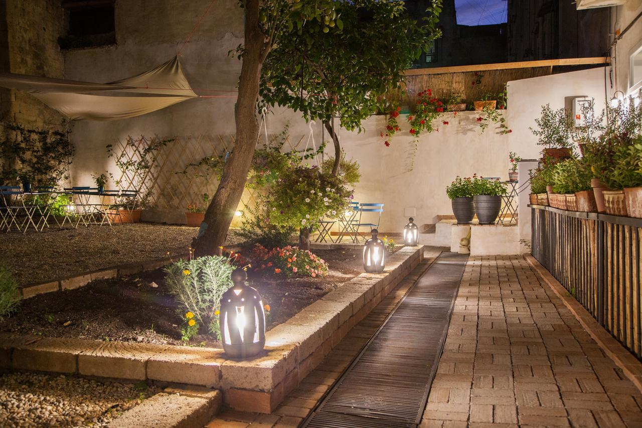 Borgo Vergini Garden B&B Napoli Bagian luar foto
