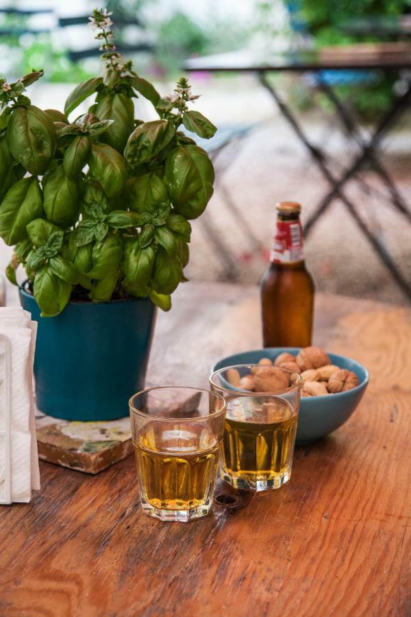 Borgo Vergini Garden B&B Napoli Bagian luar foto