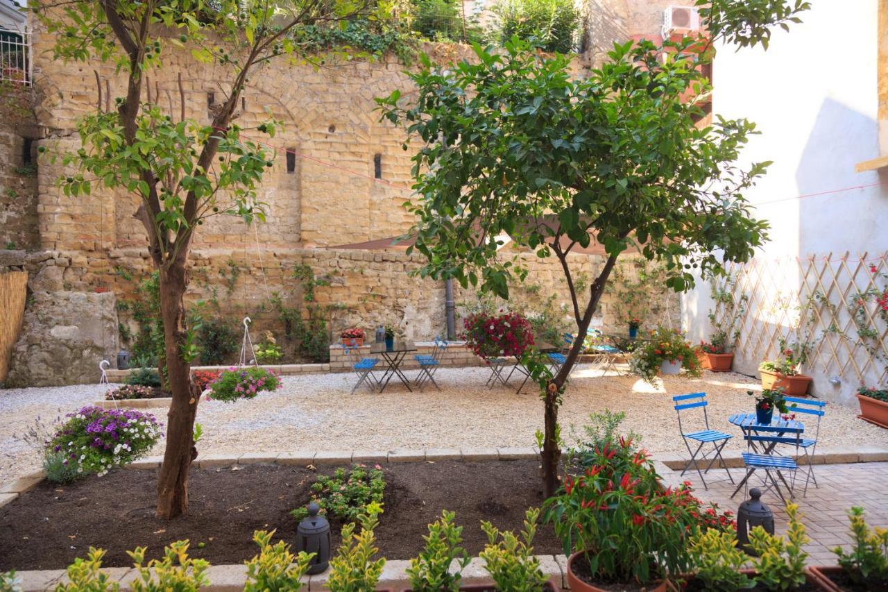Borgo Vergini Garden B&B Napoli Bagian luar foto